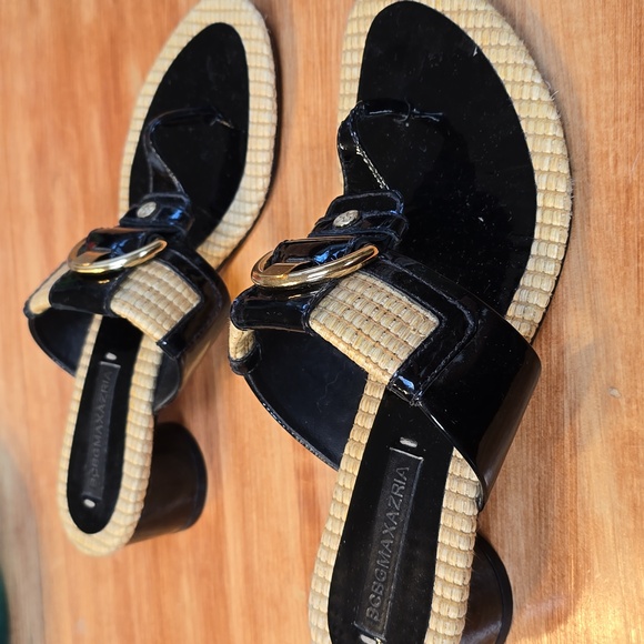 Black Patent Leather and Straw Heeled Sandal Thong - Picture 2 of 9